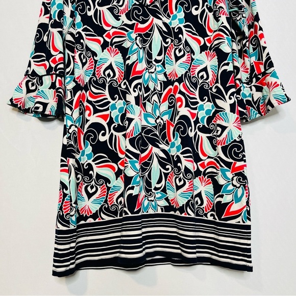 Crown & Ivy Bell Sleeve Split V-Neck Floral-Print Dress. Size Large. - Picture 7 of 14